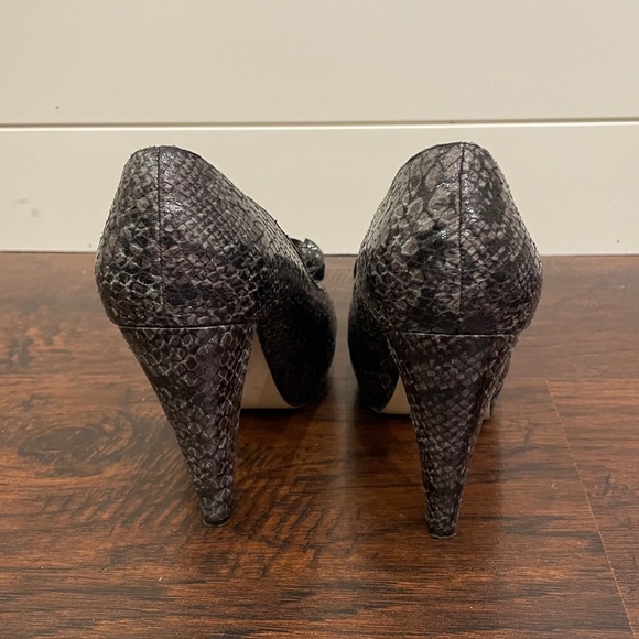 Madden Girl Micolee Snakeskin Peeptoe Pumps Sz 7 - Picture 6 of 11